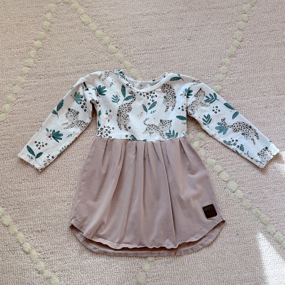 Canadian made Mes croquents cute soft cozy dress size 3-5 yrs old local - Picture 1 of 4